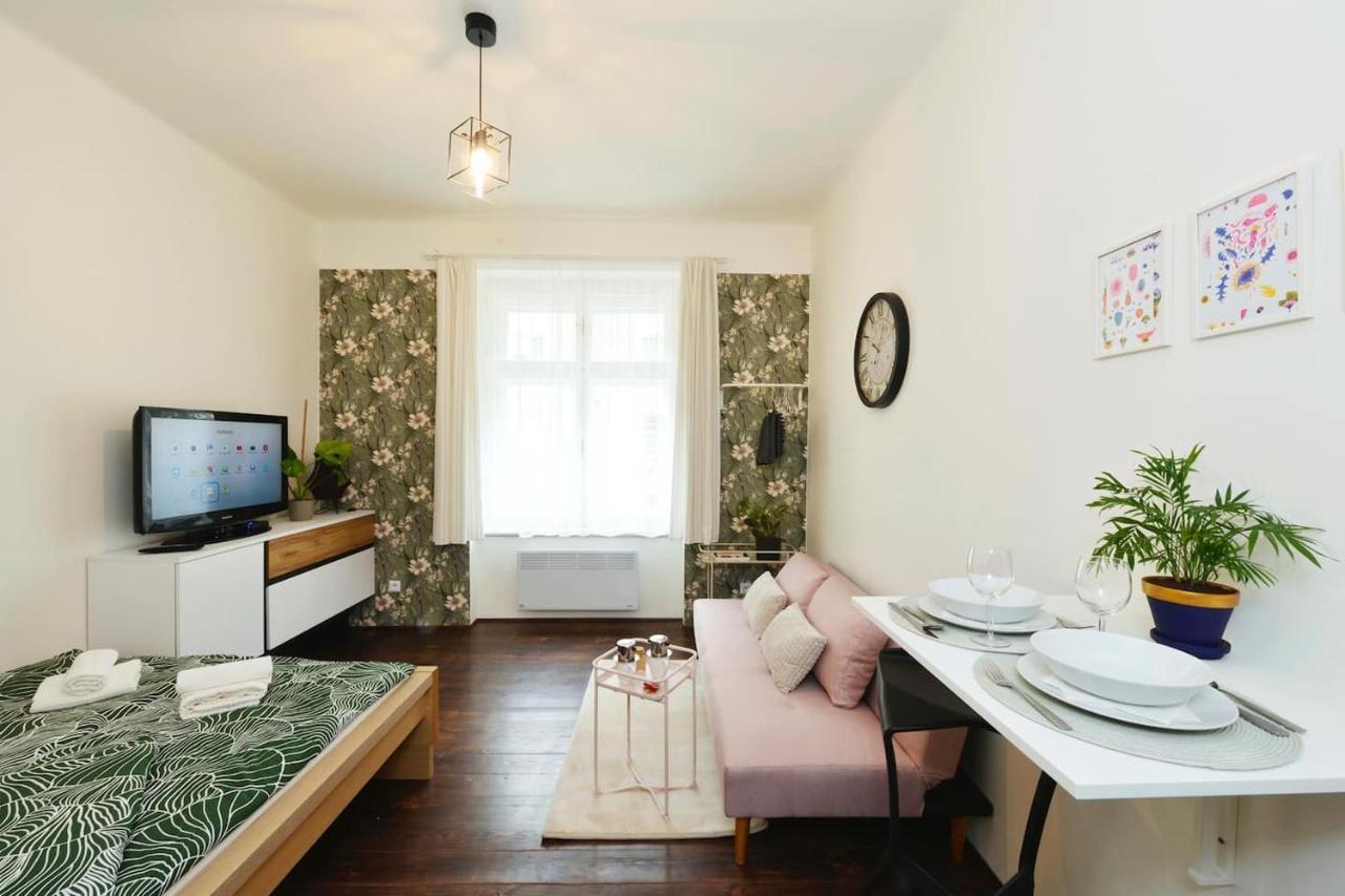 Lazy Sofa ° Apartment Hradec Králové Esterno foto
